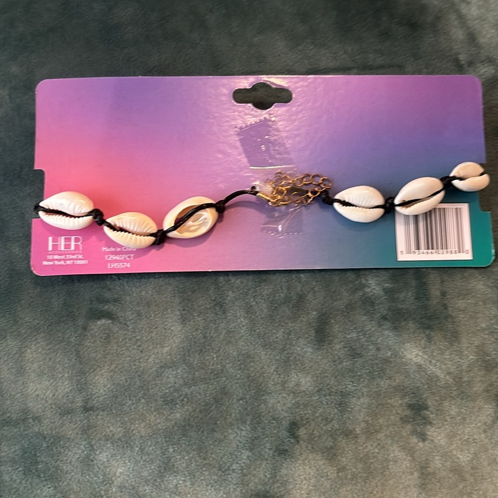 Girls Shell Necklace - Picture 2 of 2
